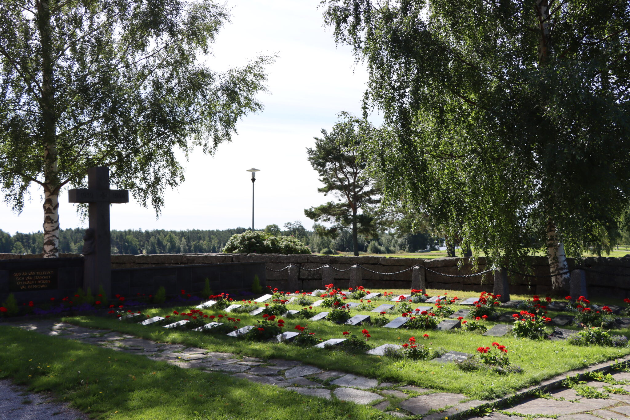Krigargravarna på Larsmo kyrkogård