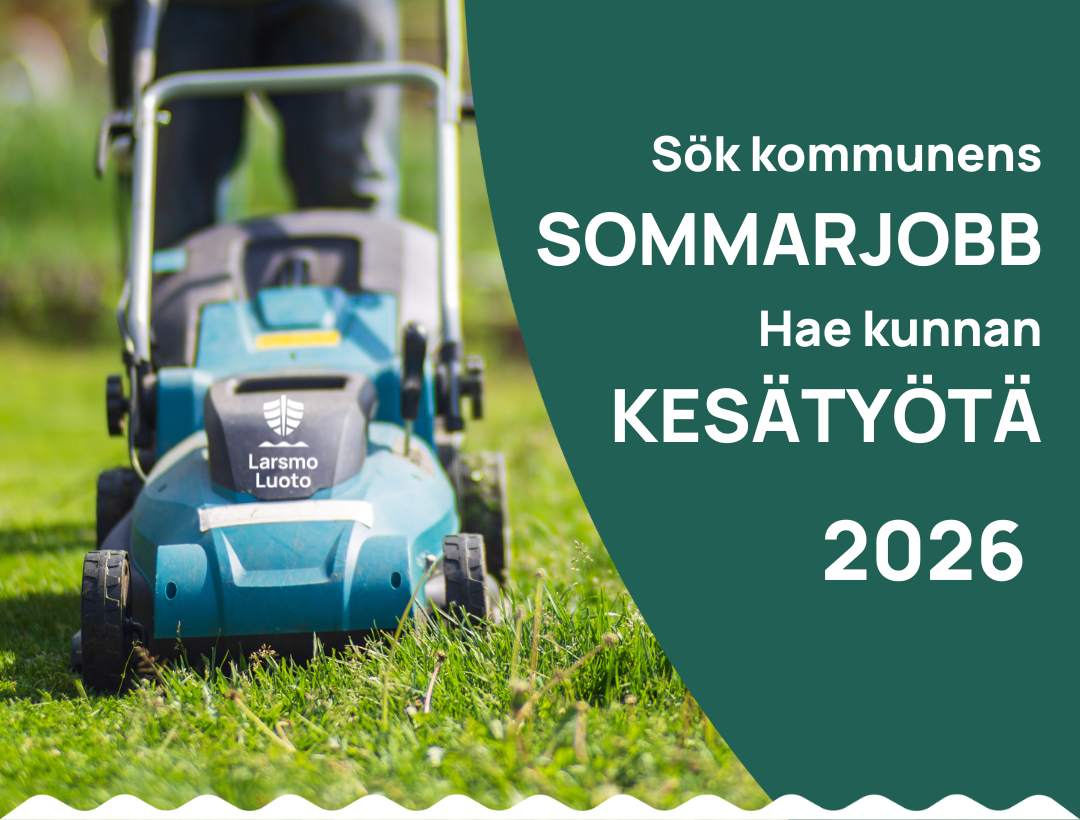 Person klipper gräset med en gräsklippare, Larsmo kommuns sommarjobb 2026